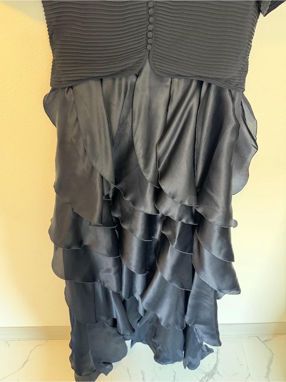 Carolina Herrera 100% Silk Navy Tiered Ruffle Evening Dress Pleated Bodice 12 - Picture 8 of 11